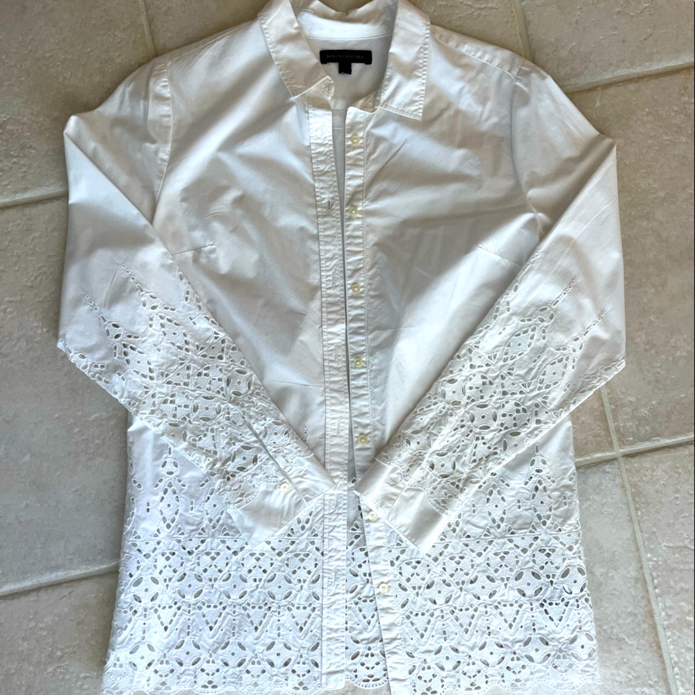 Banana Republic White buttons down Blouse